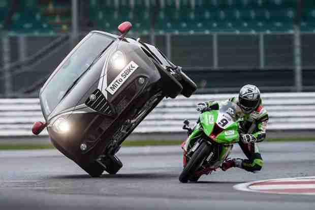 Kawasaki ZX-10R versus Alfa Romeo MiTo