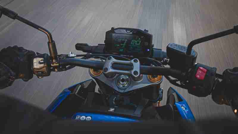 Suzuki GSX-S1000 TFT screen