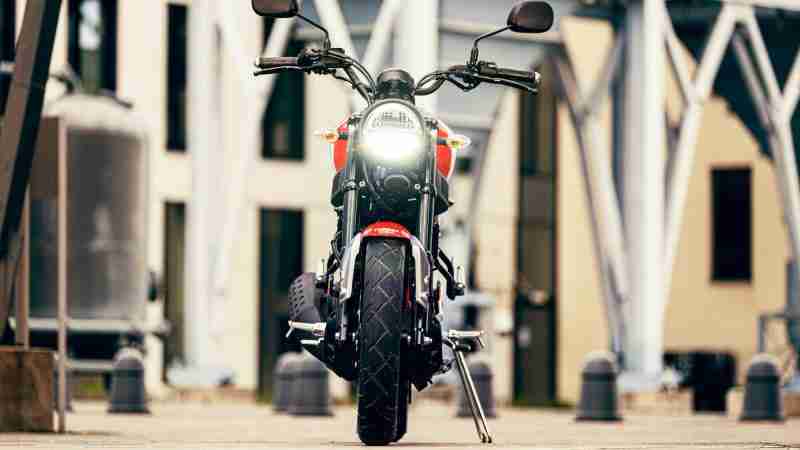 2021 Yamaha XSR125 headlight