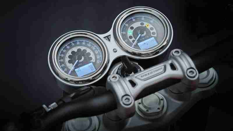 2021 Triumph Speed Twin Meters