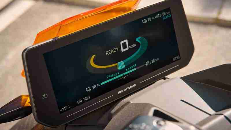 BMW CE 04 electric scooter tft screen