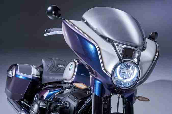 BMW R 18 B headlight