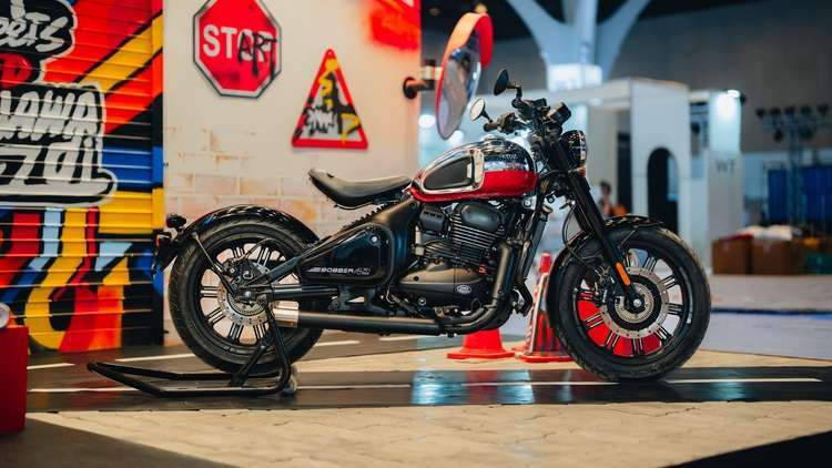 Jawa 42 Bobber Red Sheen variant