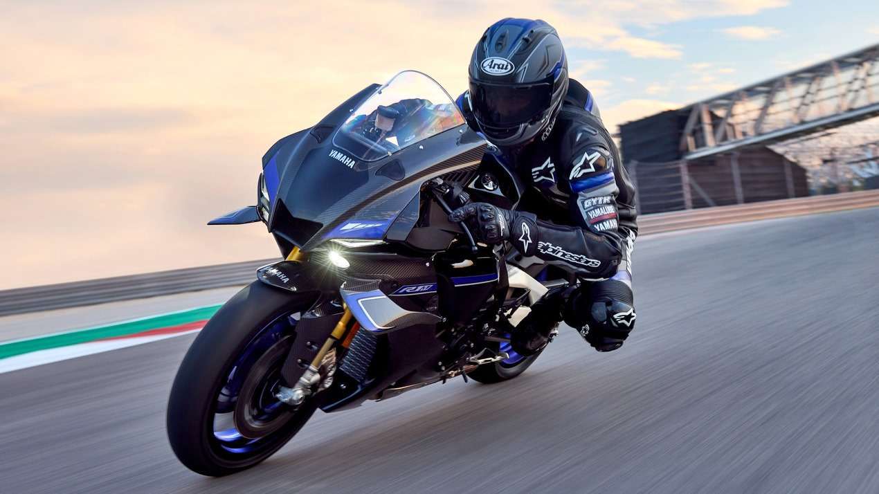 2025 Yamaha YZF R1M