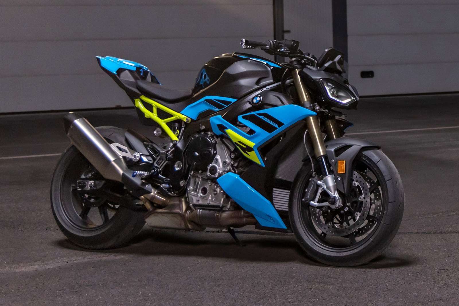 2025 BMW S 1000 R Bluefire Mugiallo Yellow
