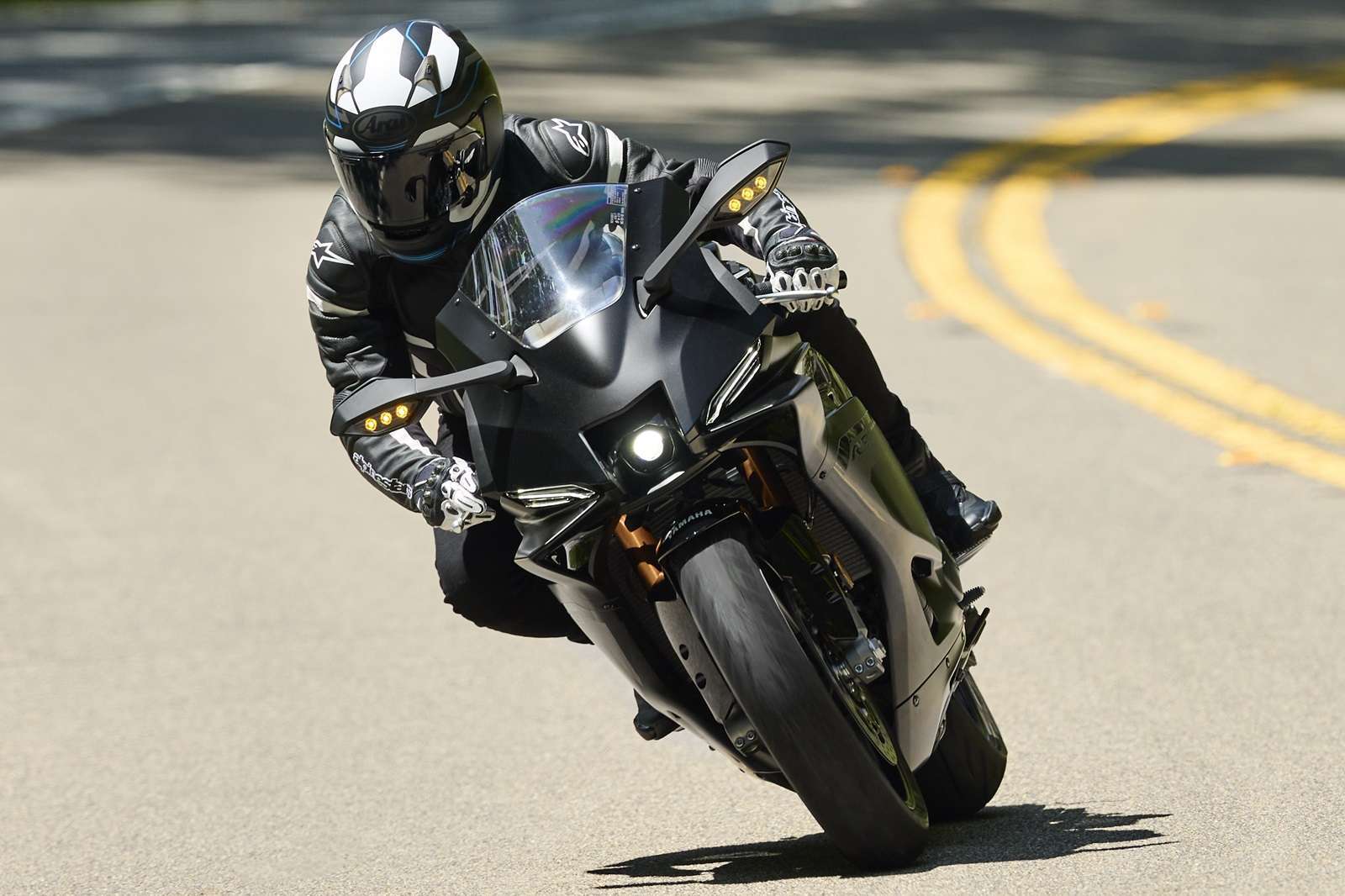 2025 Yamaha R9 Black