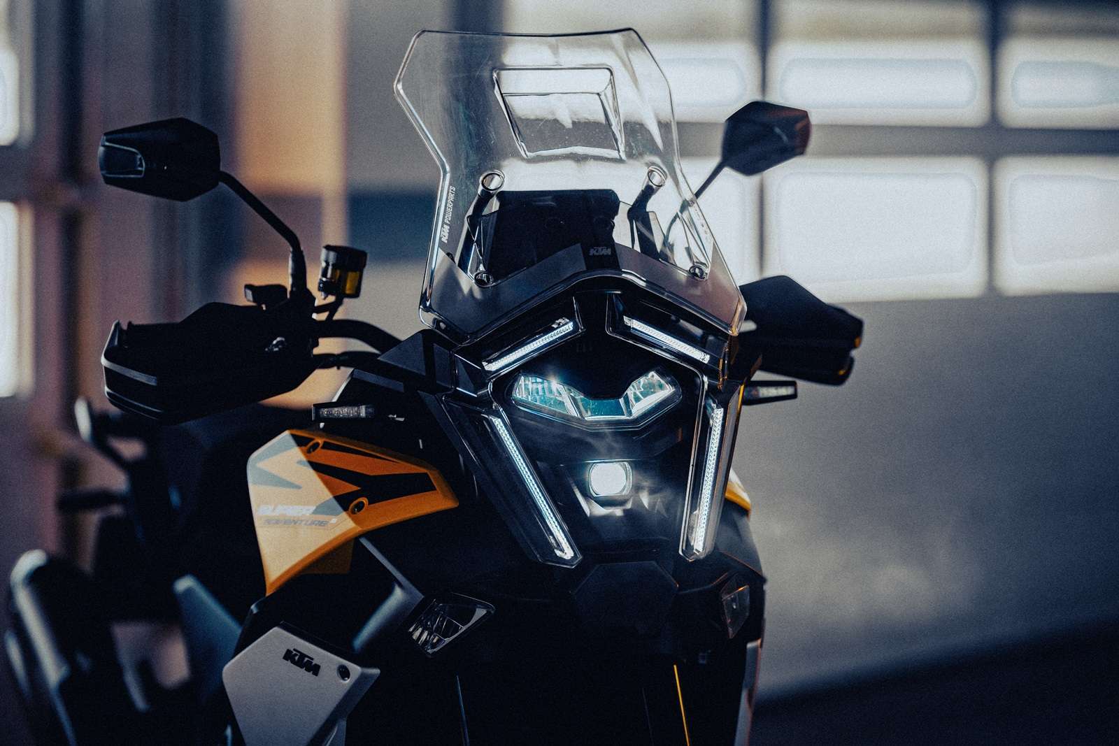 KTM 1390 SUPER ADVENTURE S EVO headlight