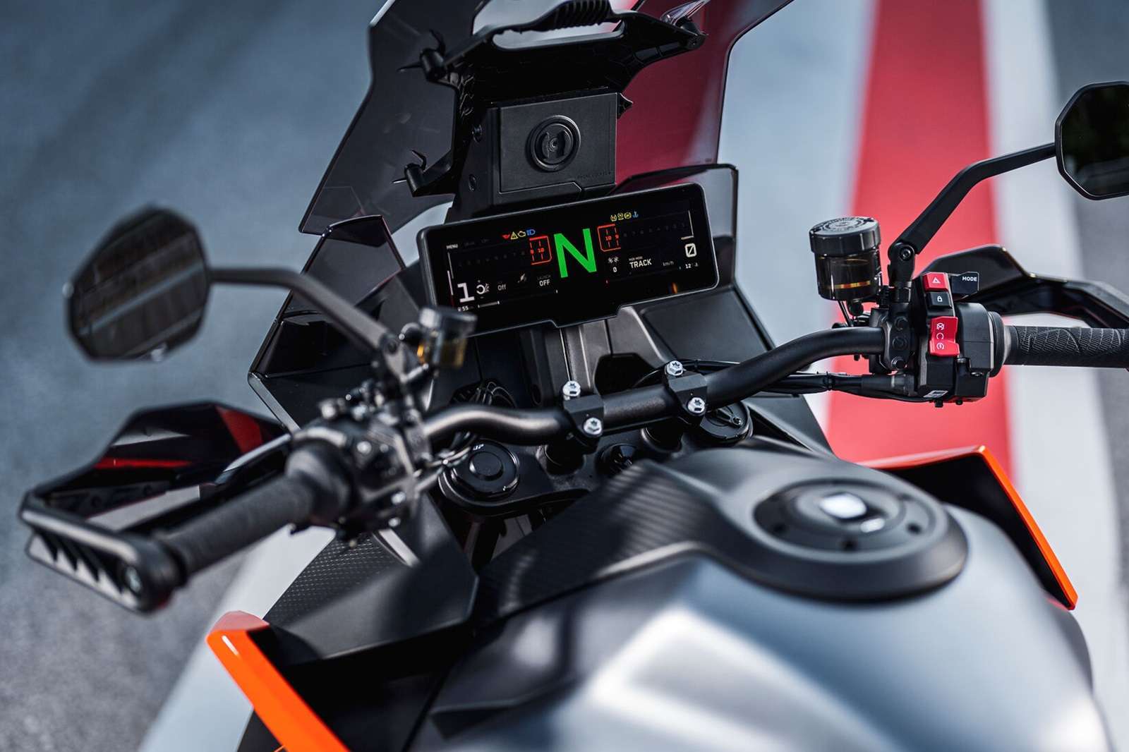 KTM 8.8” TFT dash on 1390 SUPER DUKE GT