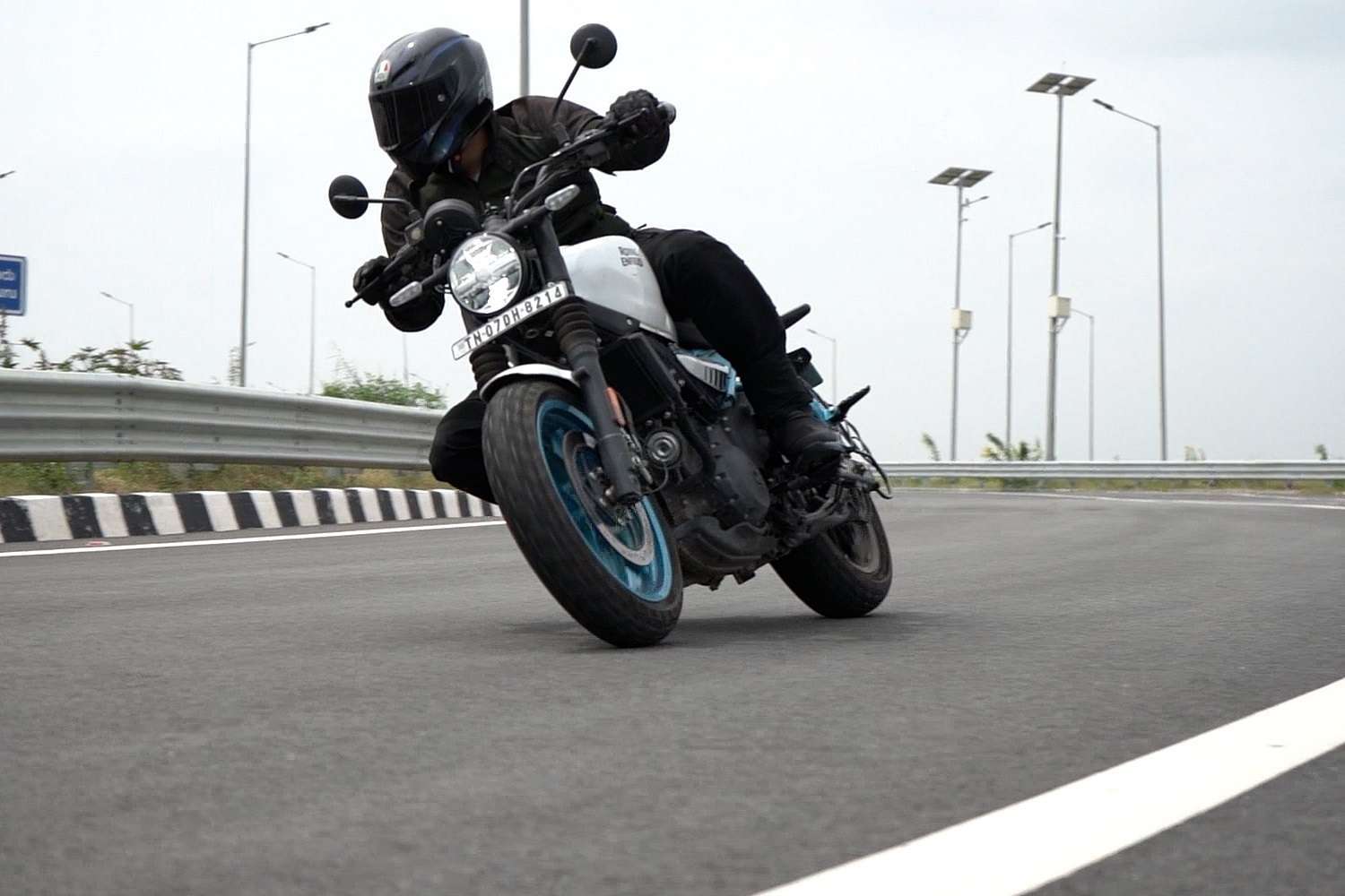 Royal Enfield Guerilla 450 ride review