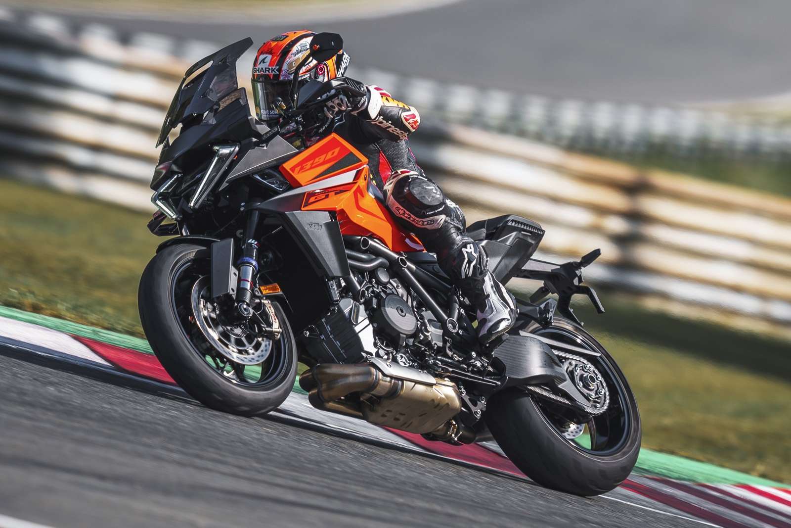 2025 1390 SUPER DUKE GT KTM