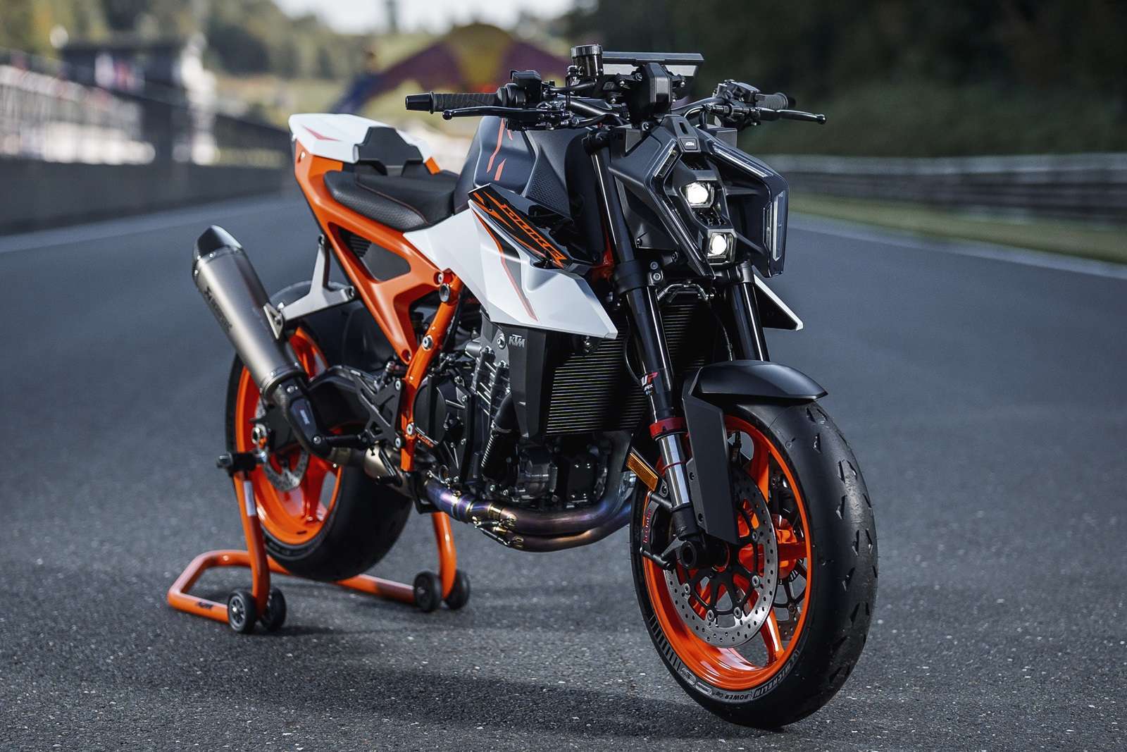 2025 KTM 990 DUKE R