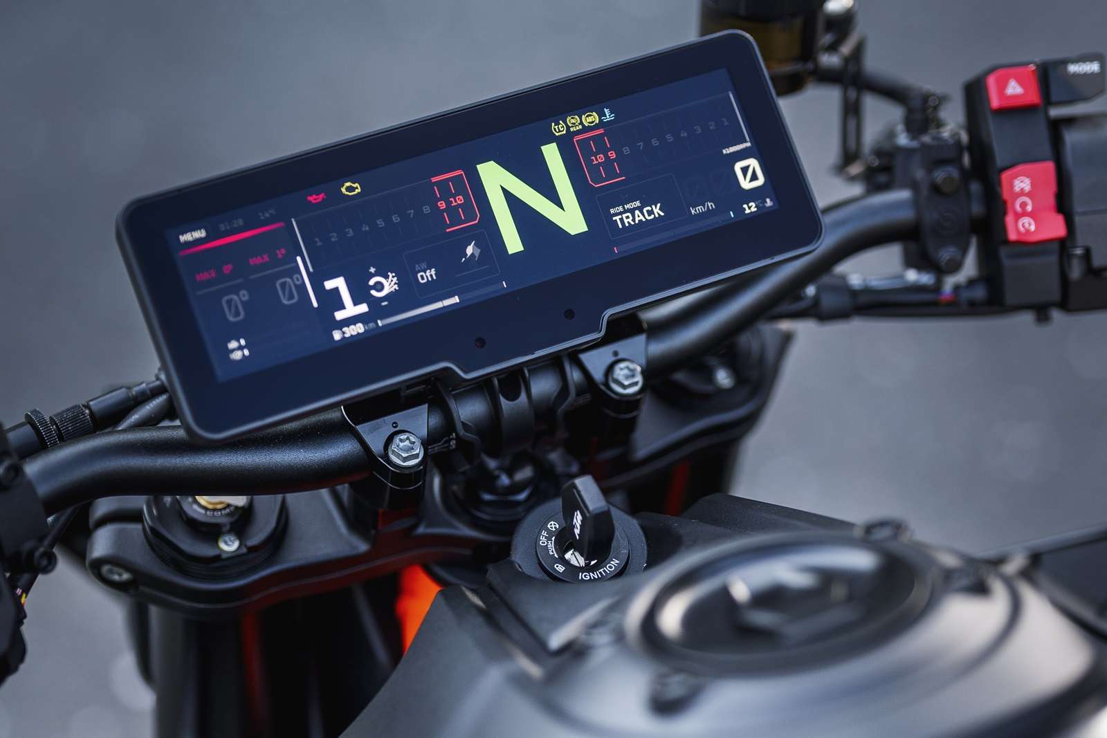 2025 KTM 990 DUKE R TFT display
