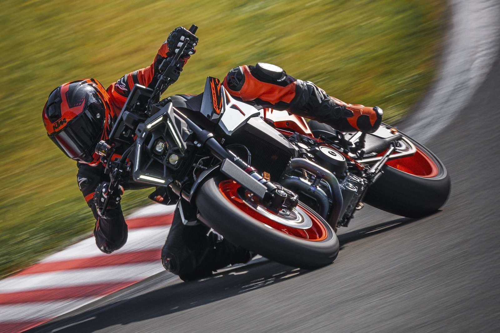 2025 KTM 990 DUKE R launched