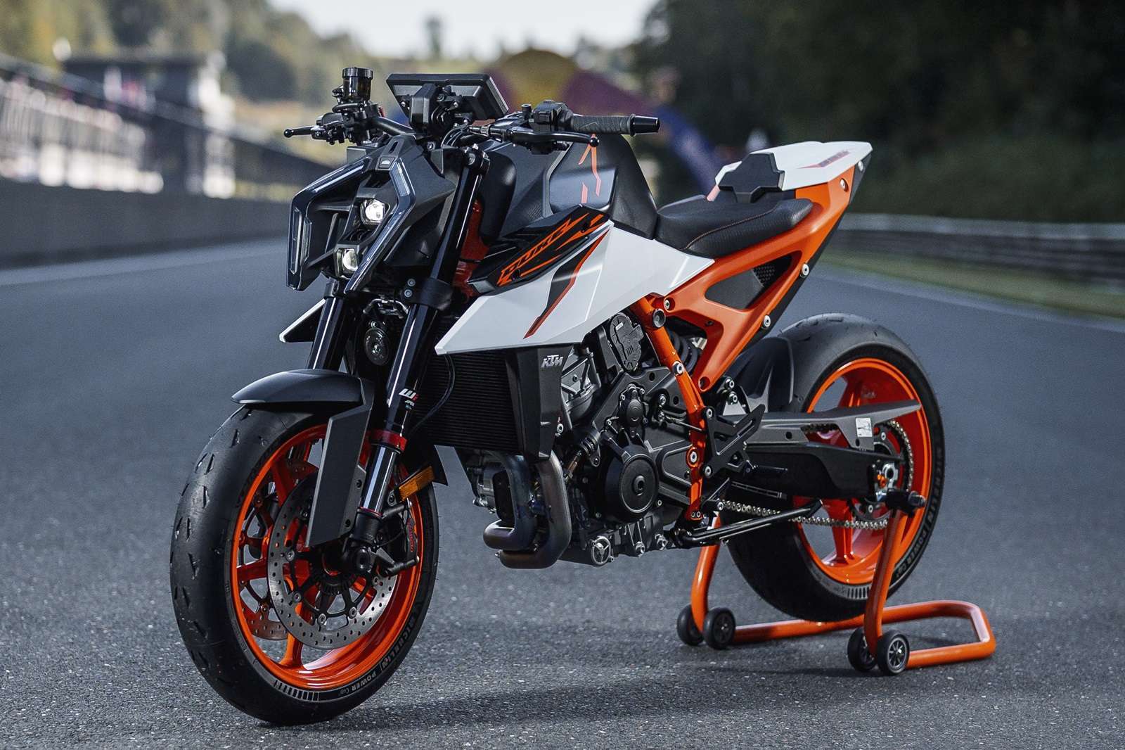2025 KTM 990 DUKE R