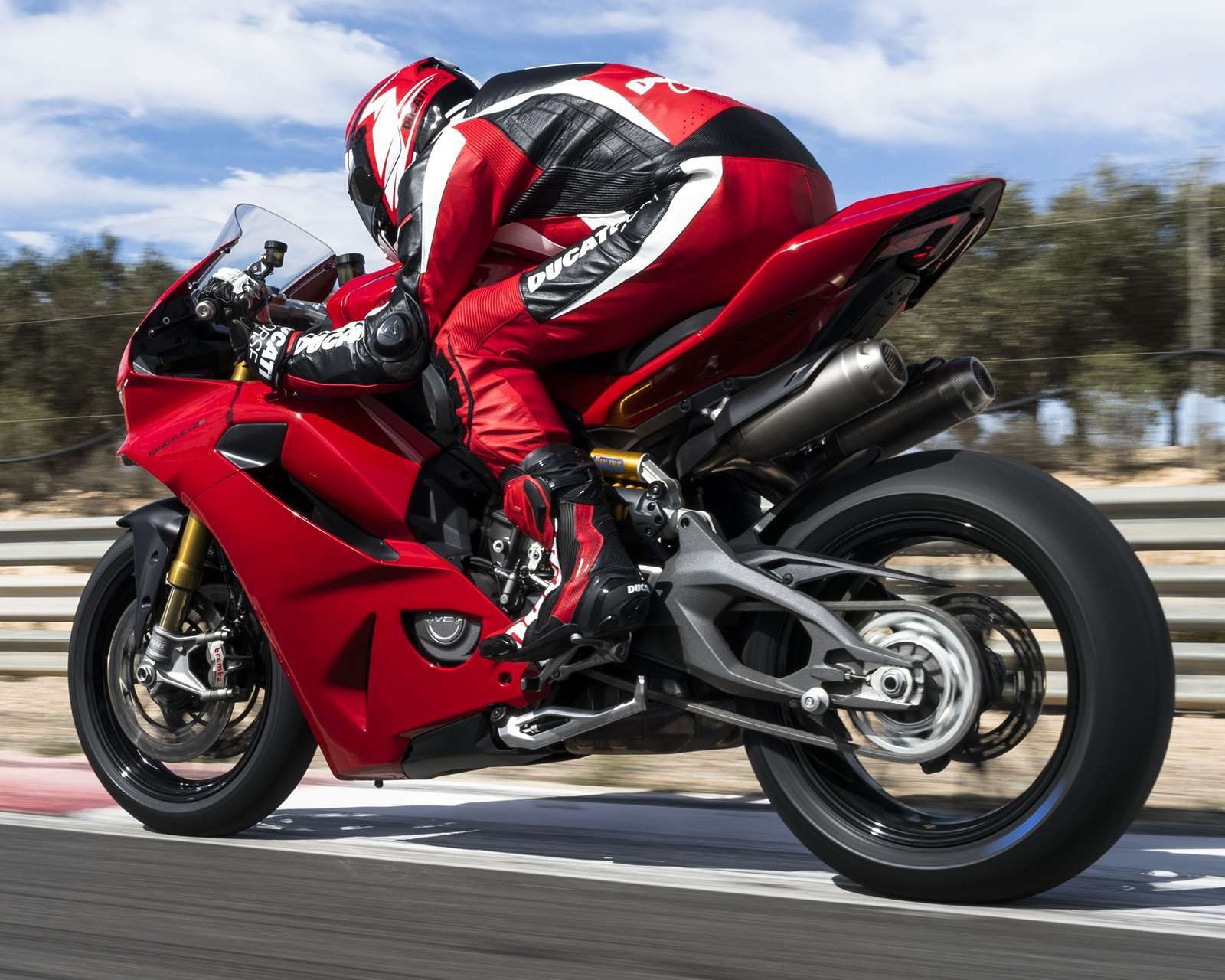 2025 New Ducati Panigale V2