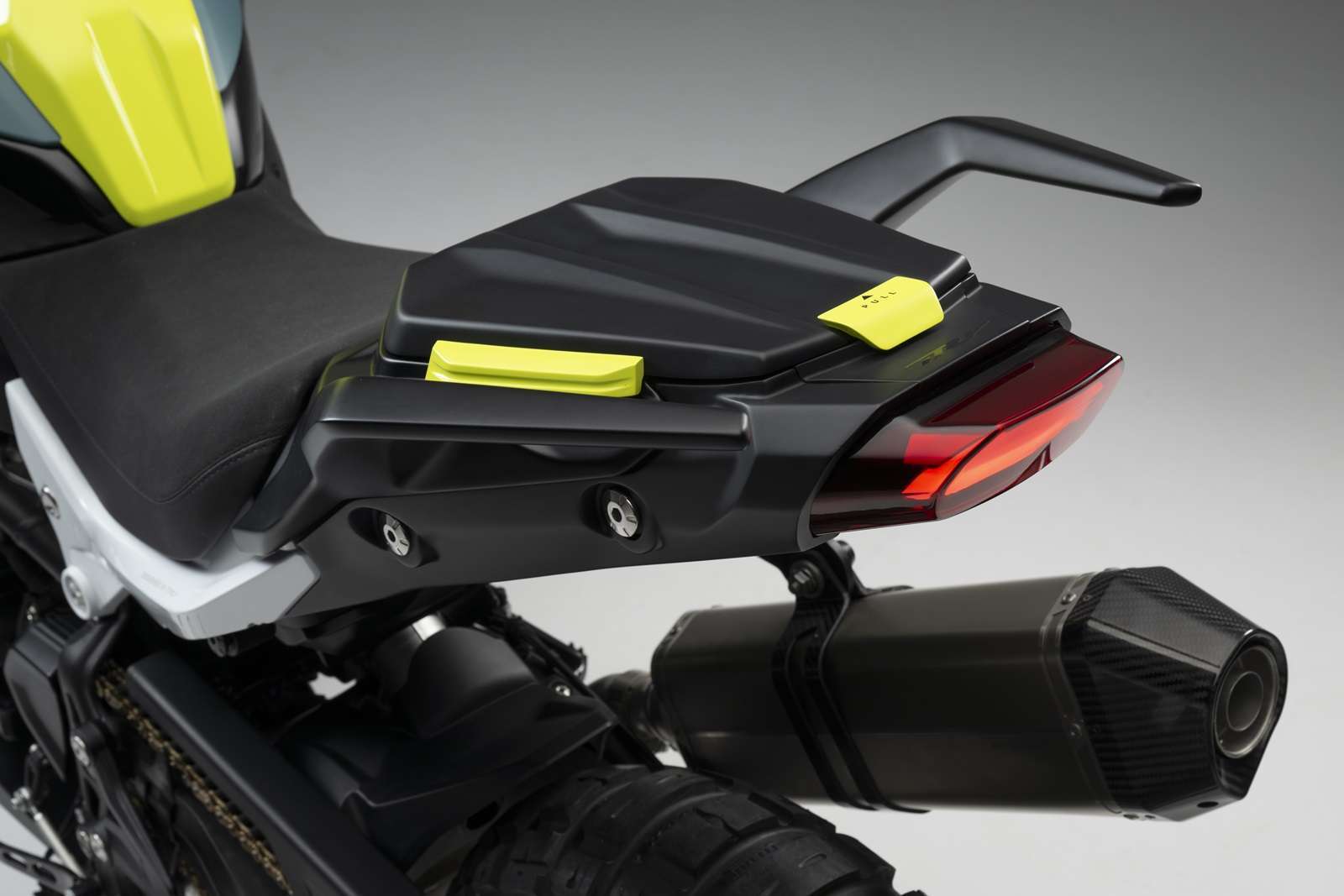 Benelli TRK 902 Xplorer Seat tools