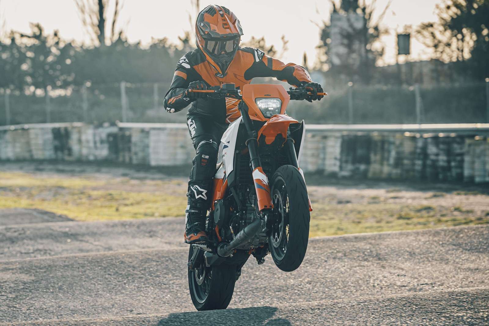 2025 KTM 390 SMC R