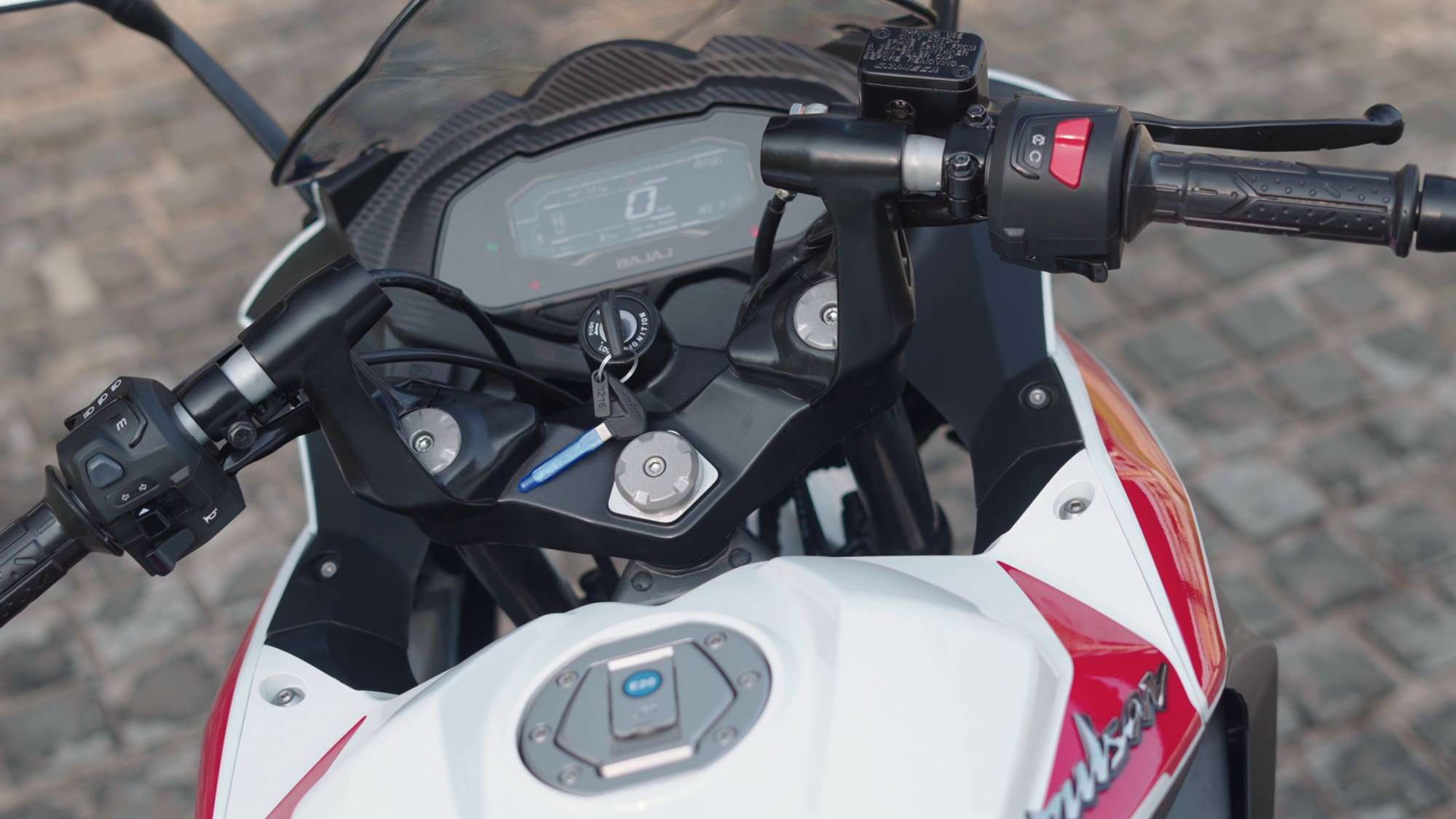 2025 Pulsar RS200 handlbar and switches
