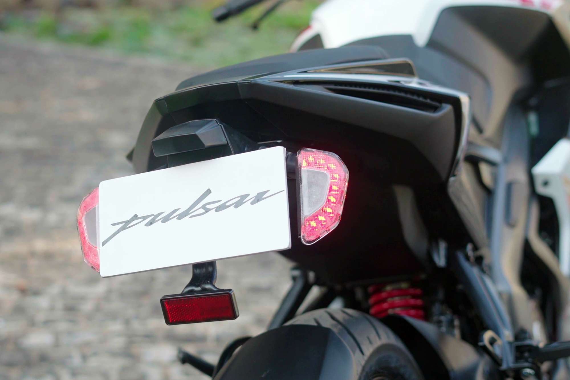 2025 Pulsar RS200 tail and brake light