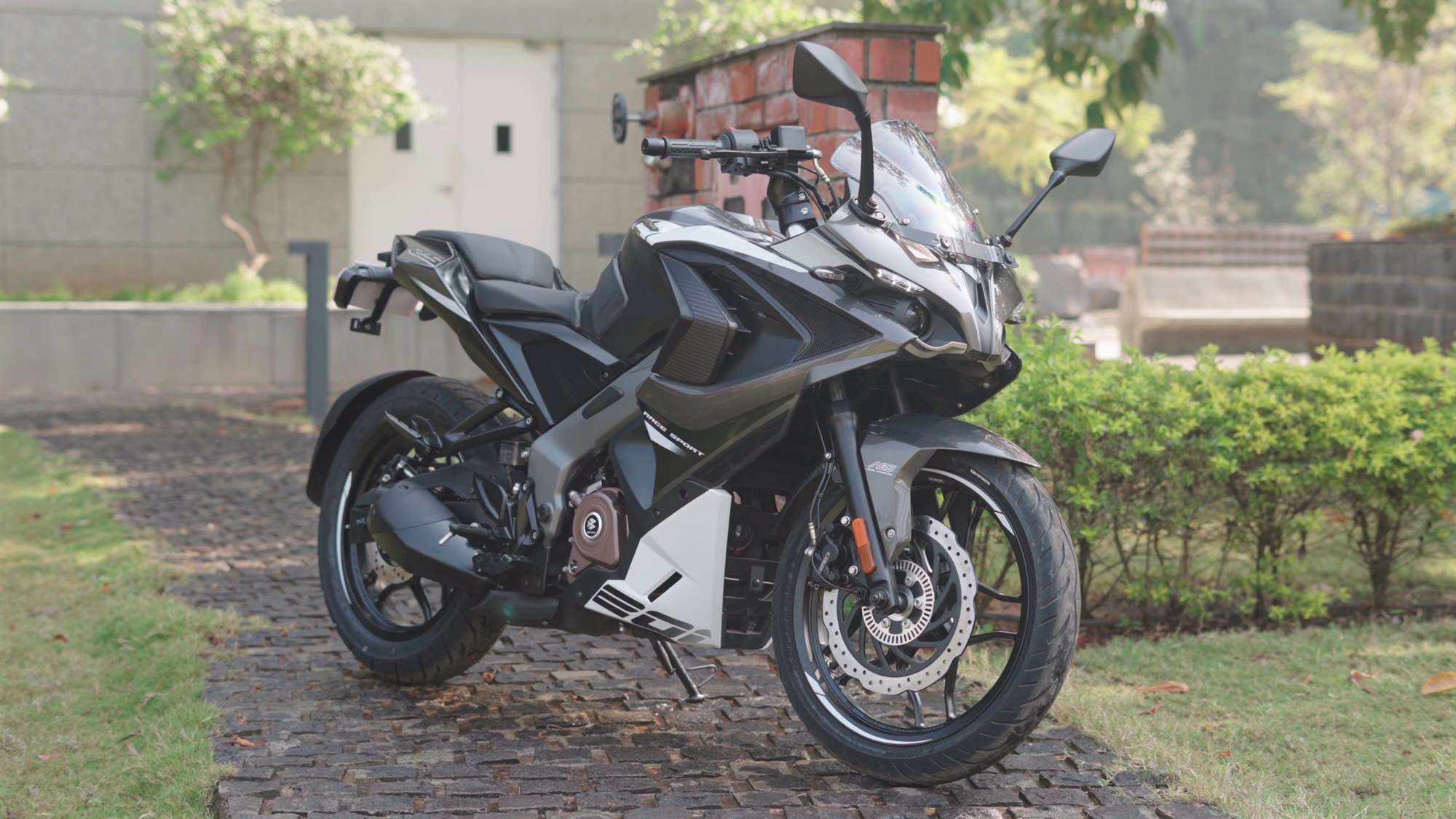 2025 Pulsar RS200 wallpaper
