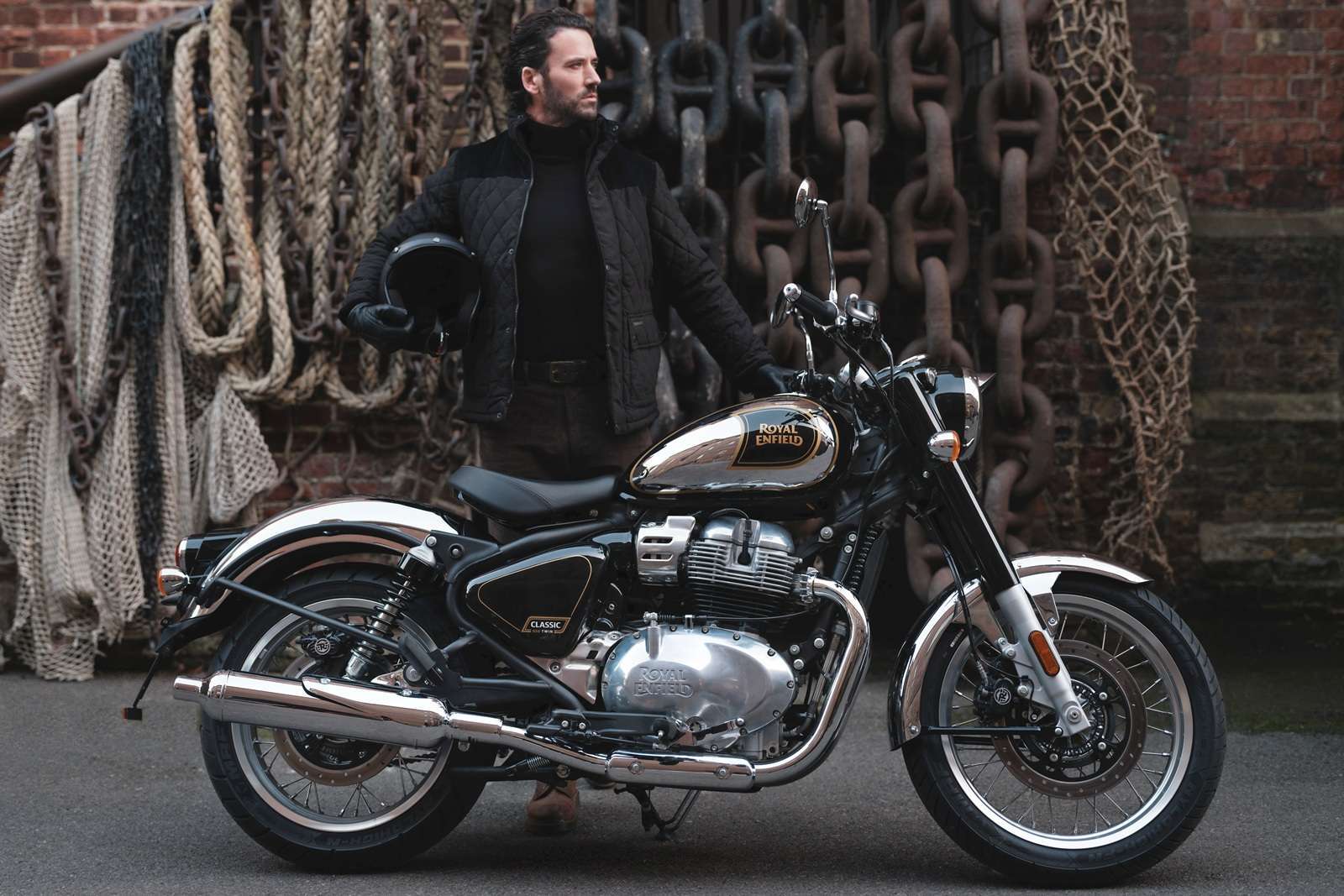 Classic 650 Black Chrome colour option