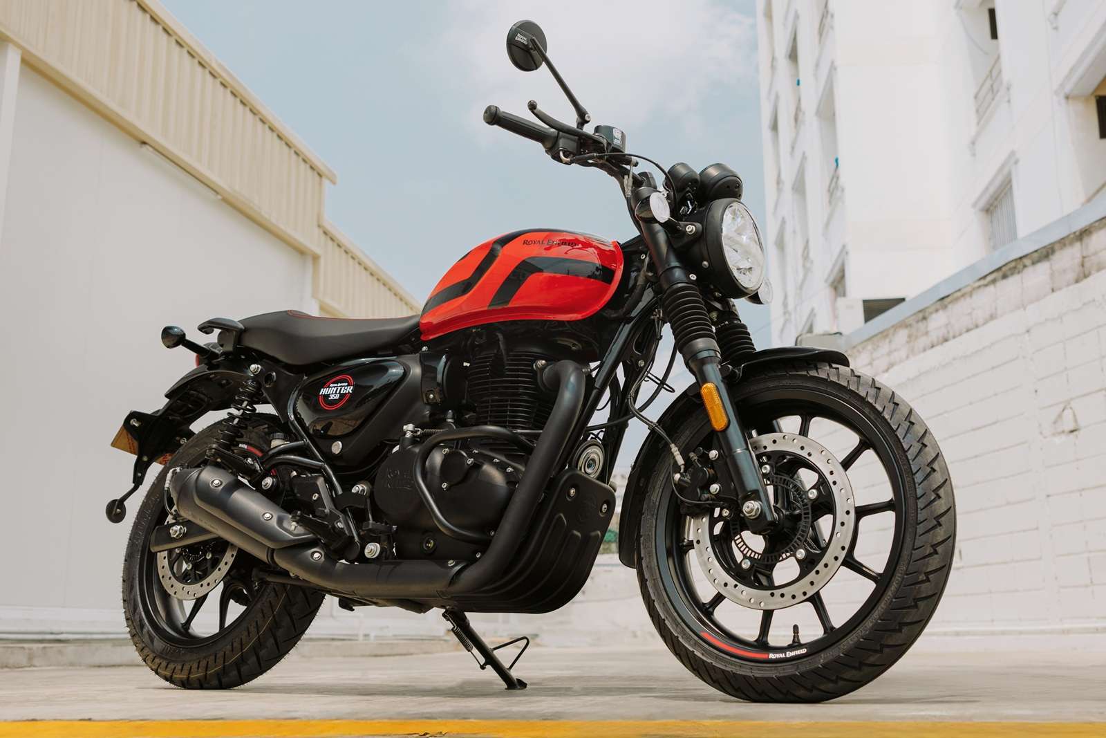 2025 Royal Enfield Hunter 350 London Red