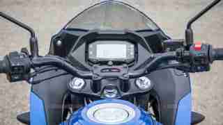 Suzuki Gixxer SF images - cockpit