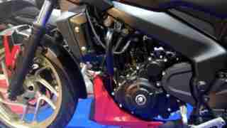 Dominar 400 colour option red