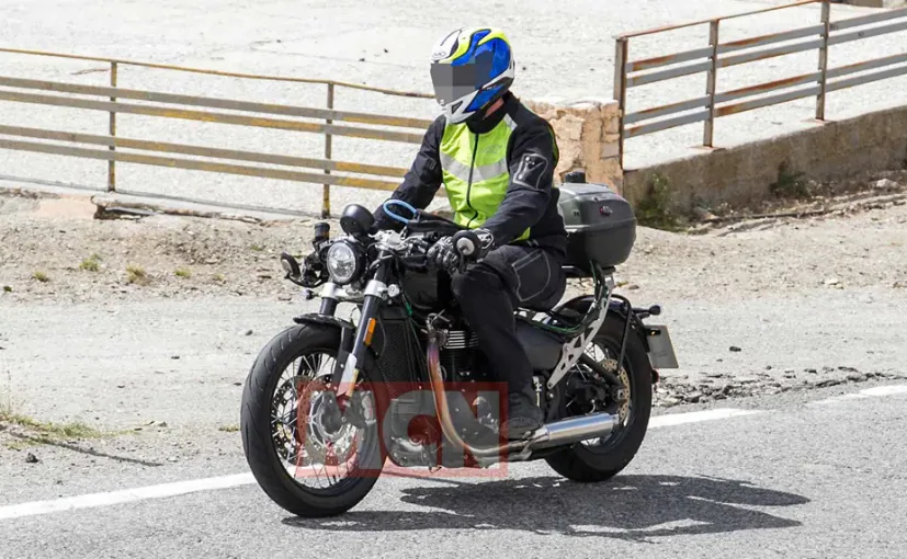 Upcoming Triumph Bonneville Bobber-spy shot