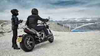 2019 Triumph Rocket 3 R and GT HD wallpaper