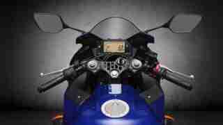 2020 Yamaha YZF-R3 cockpit handlebar speedometer