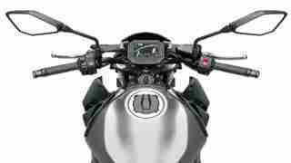 2020 Kawasaki Z900 handlebar mirrors and cockpit