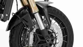 Benelli Leoncino 800 front suspension and Brembo brakes