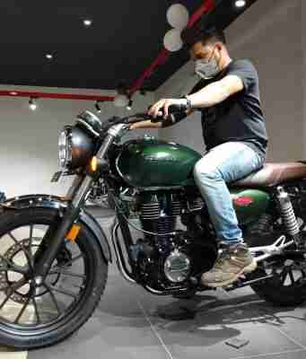 Honda H'ness CB 350 with rider