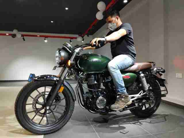 Honda H'ness CB 350 with rider