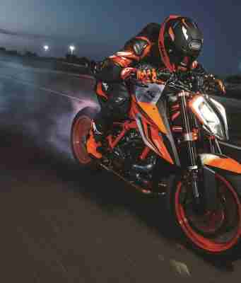 2022 KTM 1290 SUPER DUKE R and KTM 1290 SUPER DUKE R EVO