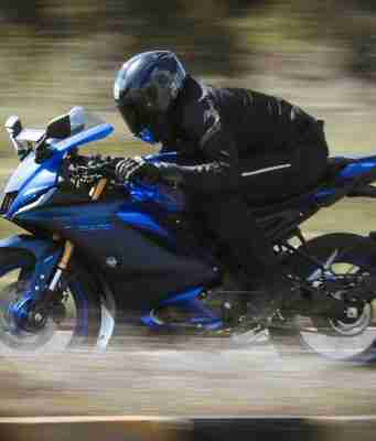 Yamaha R15 V4 HD wallpapers