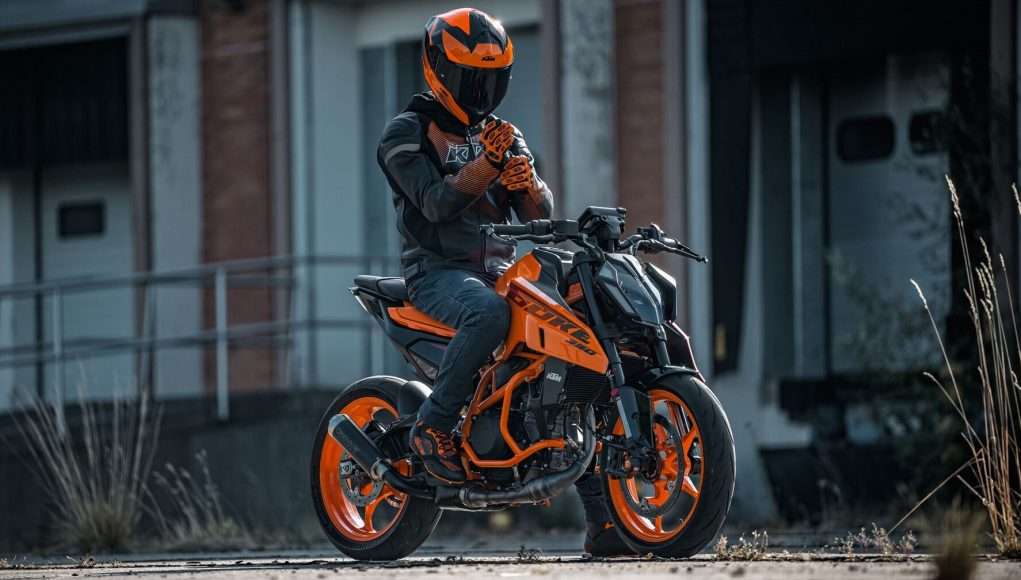 2024 KTM Duke 390 wallpaper
