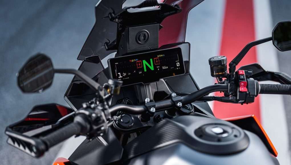 KTM 8.8” TFT dash on 1390 SUPER DUKE GT