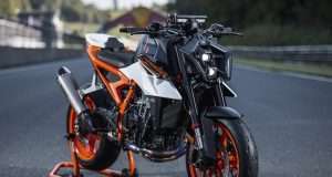 2025 KTM 990 DUKE R