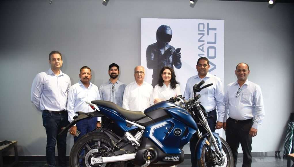 Revolt Motors Debuts in Sri Lanka with RV400 and RV400 BRZ