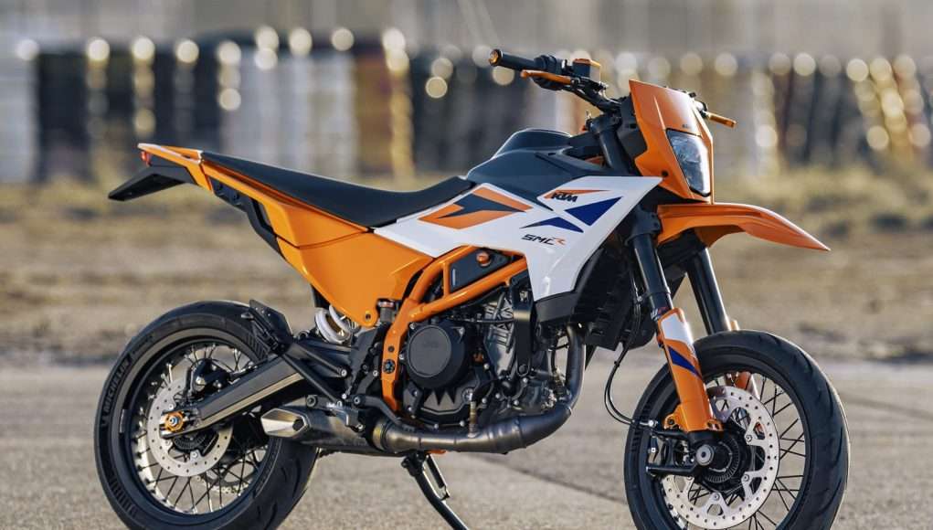 2025 KTM 390 SMC R