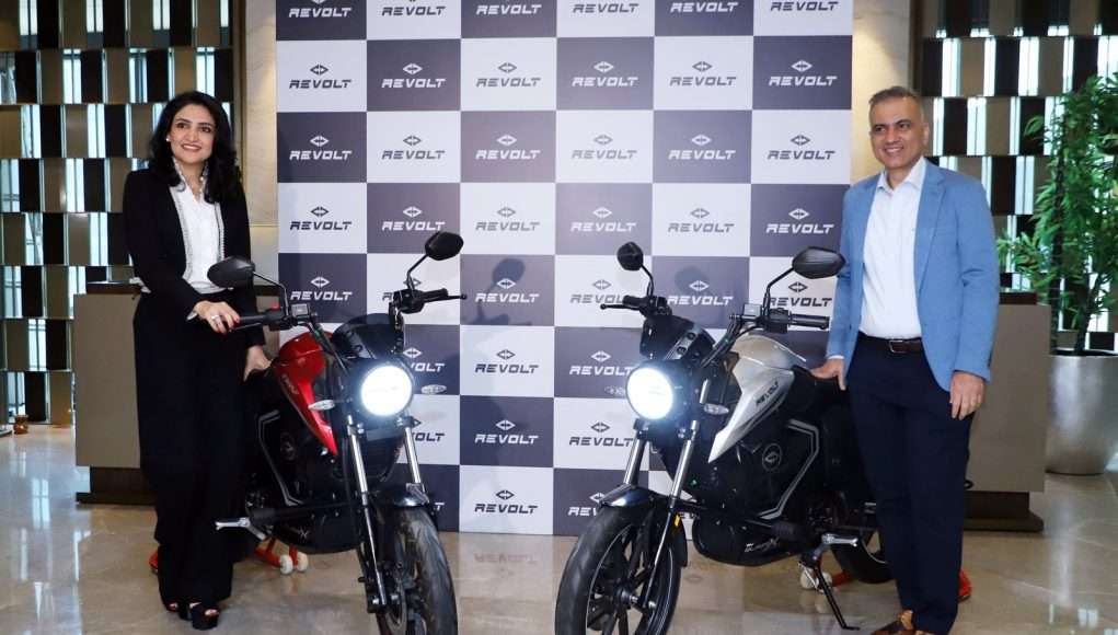 Ms. Anjali Rattan, Chairperson of RattanIndia Enterprises along with Mr. Rajiv Rattan, Chairman of RattanIndia Enterprises launched the Revolt RV BlazeX