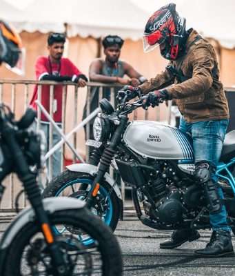 Drifting and Drag racing on the Guerilla 450