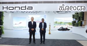 Mr. Mutsuo Usui (left) and Mr. Yogesh Mathur (right), Directors, Sales and Marketing, HMSI at Honda EV Concept Store Bengaluru