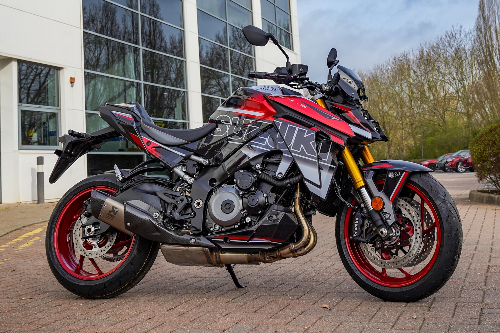 Suzuki Drops Sporty New Graphics Kits for the GSX-S1000