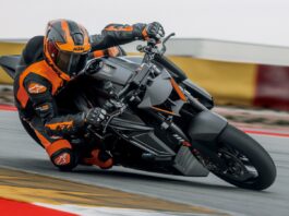 2026 KTM 1390 SUPER DUKE RR TRACK on track