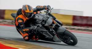 2026 KTM 1390 SUPER DUKE RR TRACK on track
