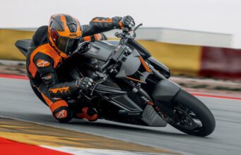 2026 KTM 1390 SUPER DUKE RR TRACK on track