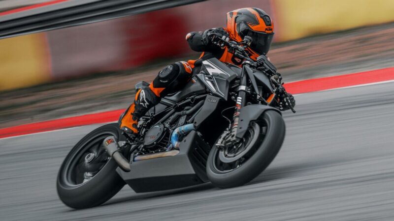2026 KTM 1390 SUPER DUKE RR TRACK testing